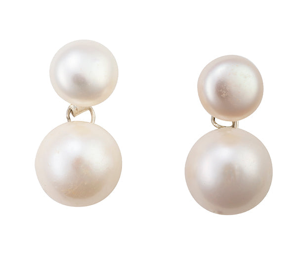 Double pearl stud earrings White