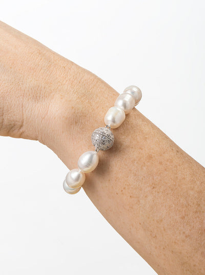 Baroque pearl bracelet with crystal clasp